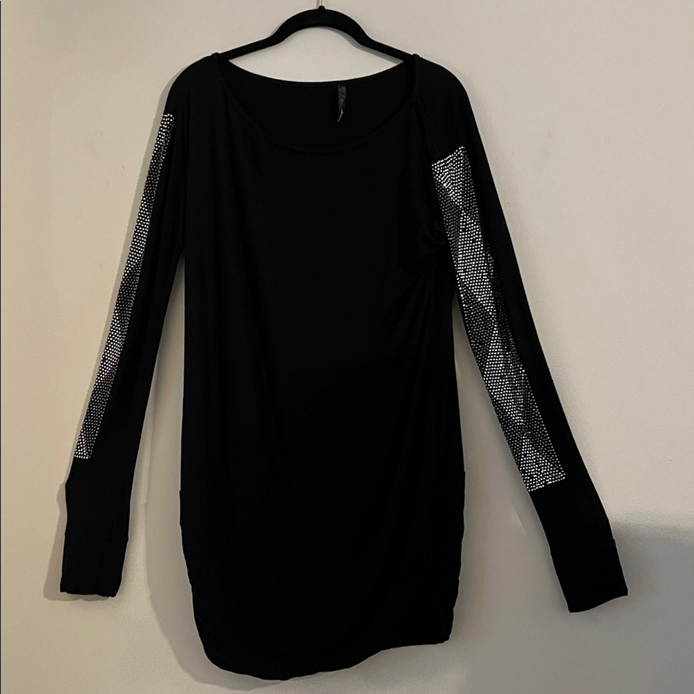 Stylish Black Top with Silver Accents Size L